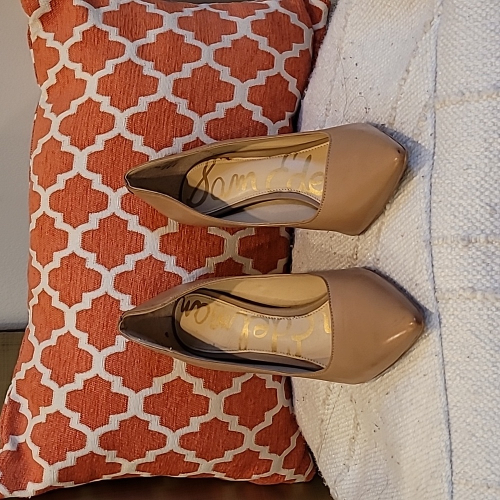 Sam Edelman: Size 6, women's pointed toe Hazel nude pumps; 3- 1/2 inches heel